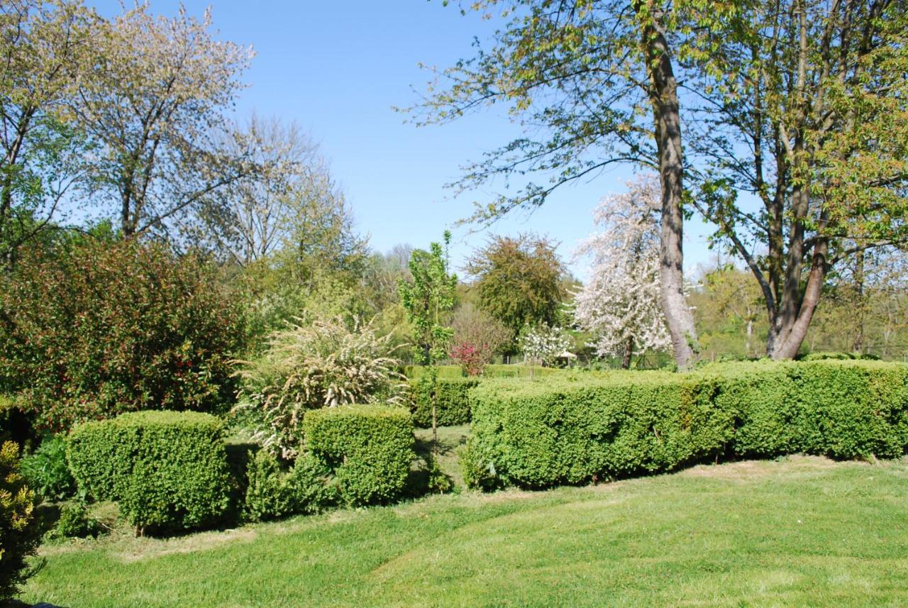 Gites Aux Fleurs De Cerises Le Plessis-Luzarches Exteriér fotografie